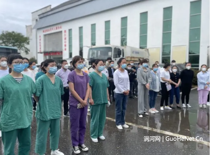 援利醫(yī)療隊集合出發(fā)。利辛縣委宣傳部供圖