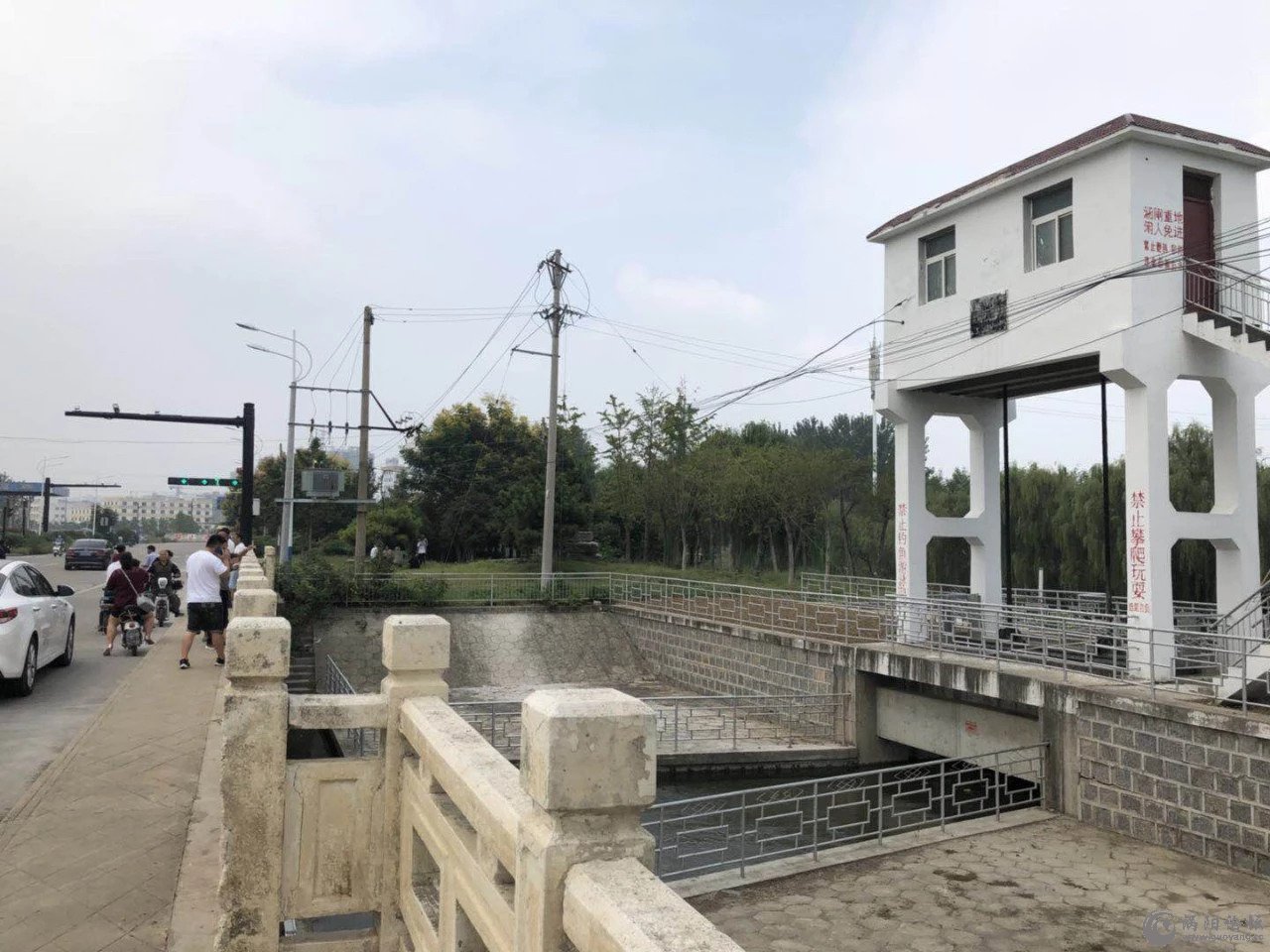 渦陽法治廣場(chǎng)附近河面，發(fā)現(xiàn)一具女尸！（視頻）