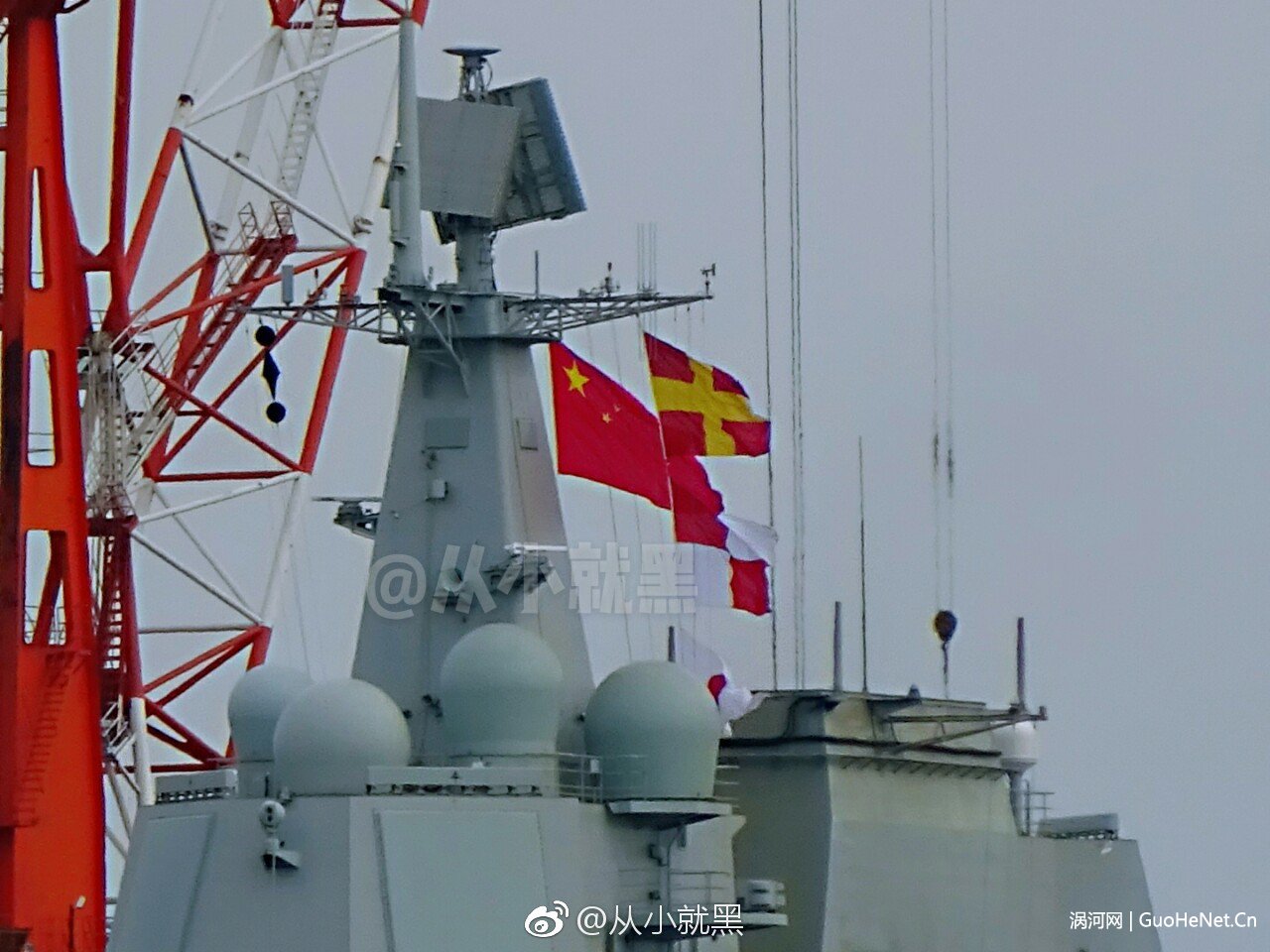 中國首艘國產航母今啟第三次海試 保障船隨同出海